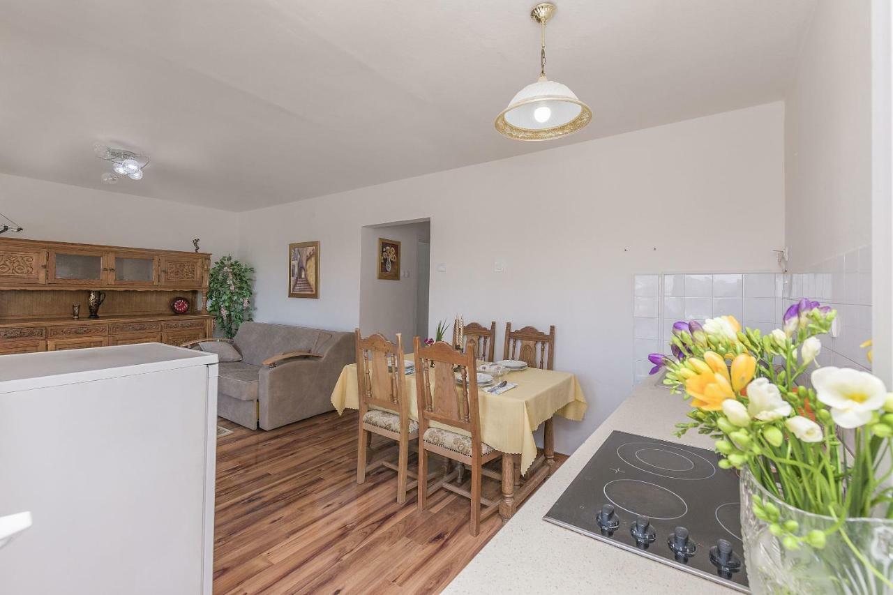 Apartment Nansy Omiš Δωμάτιο φωτογραφία